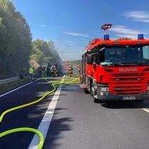 Freiw. Feuerwehr Karlsruhe - Brand auf der BAB 8 - Bild01 - Einsatznummer 18/2022