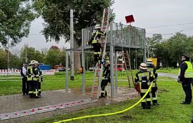 Übung für Kinder - Freiw. Feuerwehr Karlsruhe - Abteilung Wolfartsweier